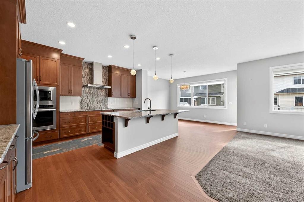 38 Evansfield Terrace Nw, Calgary, AB - Indoor Photo Showing Kitchen With Stainless Steel Kitchen With Upgraded Kitchen