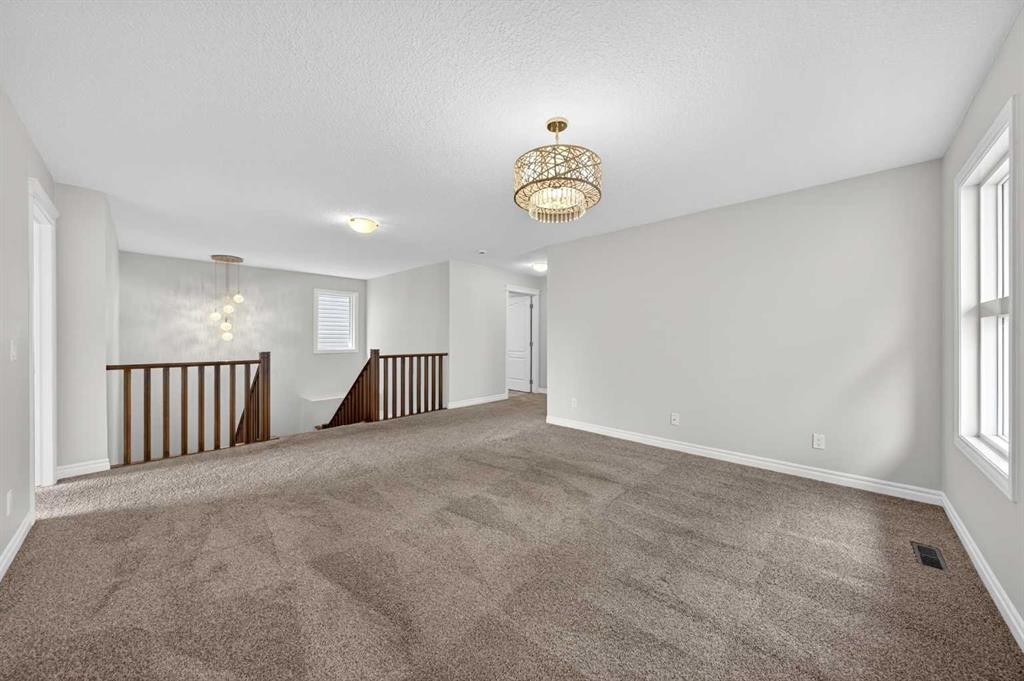 38 Evansfield Terrace Nw, Calgary, AB - Indoor Photo Showing Other Room