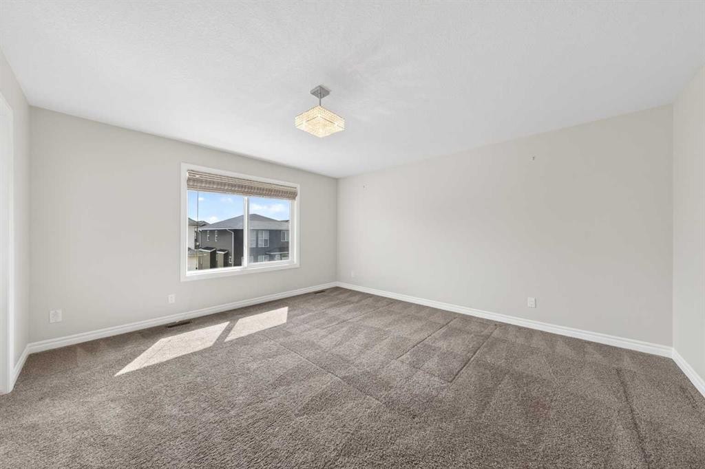 38 Evansfield Terrace Nw, Calgary, AB - Indoor Photo Showing Other Room