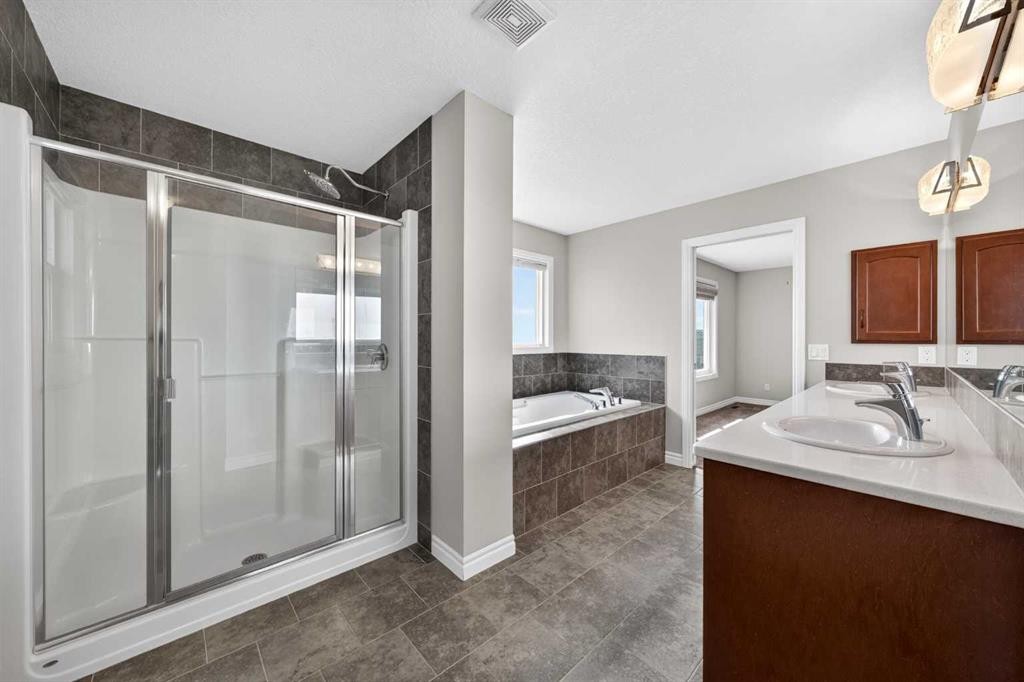 38 Evansfield Terrace Nw, Calgary, AB - Indoor Photo Showing Bathroom