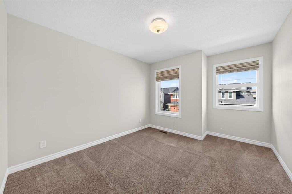 38 Evansfield Terrace Nw, Calgary, AB - Indoor Photo Showing Other Room