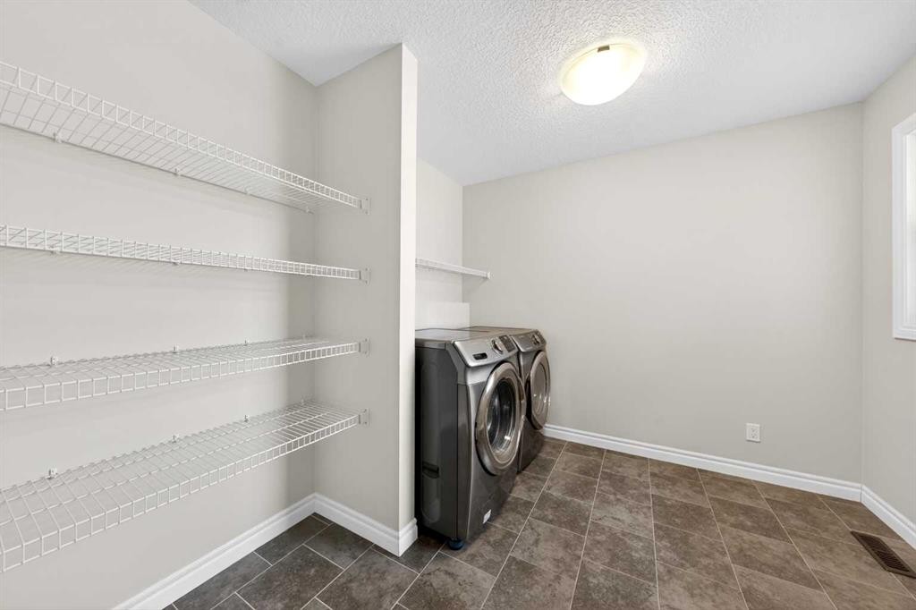 38 Evansfield Terrace Nw, Calgary, AB - Indoor Photo Showing Laundry Room