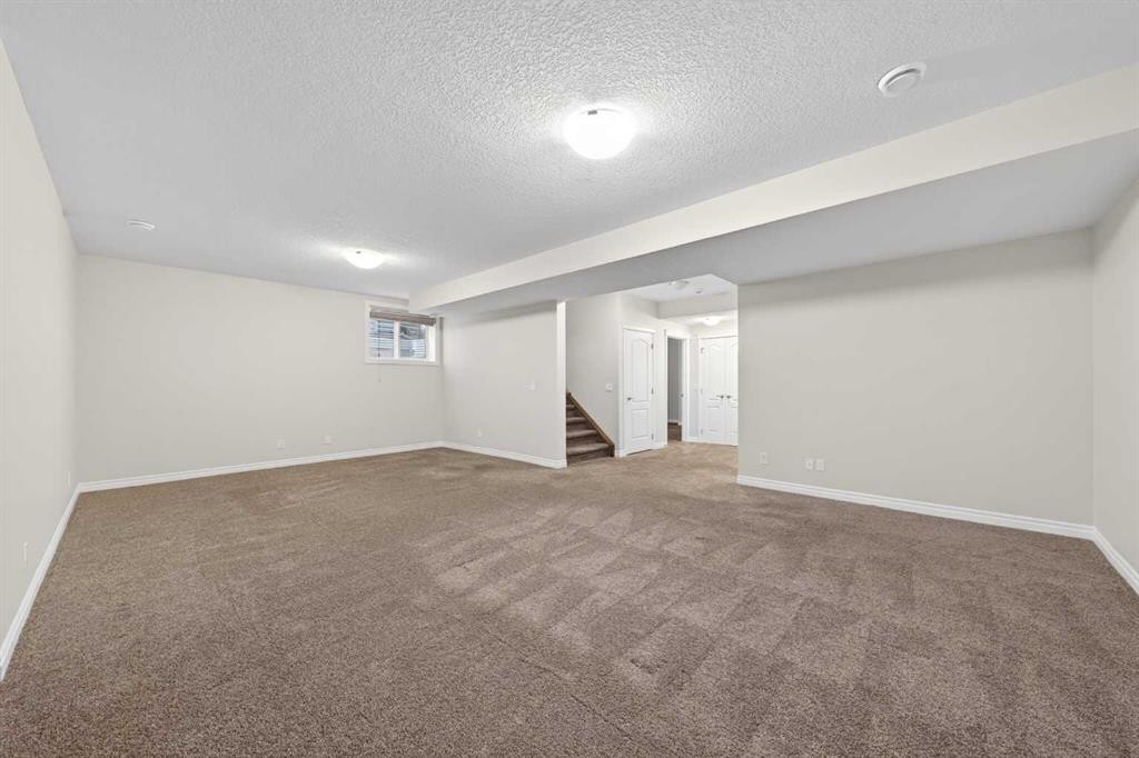 38 Evansfield Terrace Nw, Calgary, AB - Indoor Photo Showing Other Room