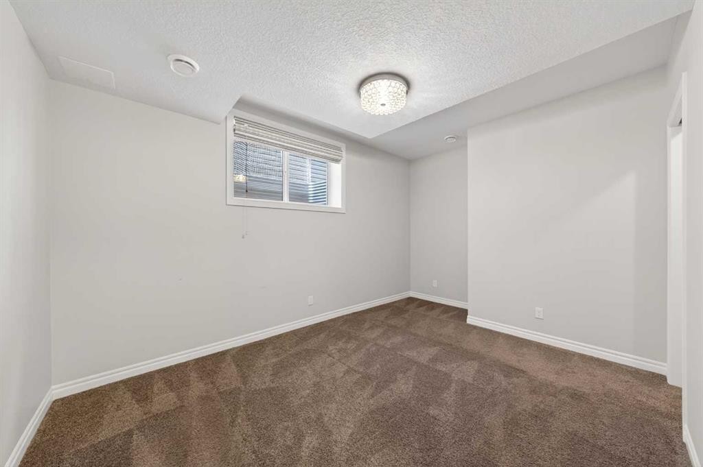 38 Evansfield Terrace Nw, Calgary, AB - Indoor Photo Showing Other Room