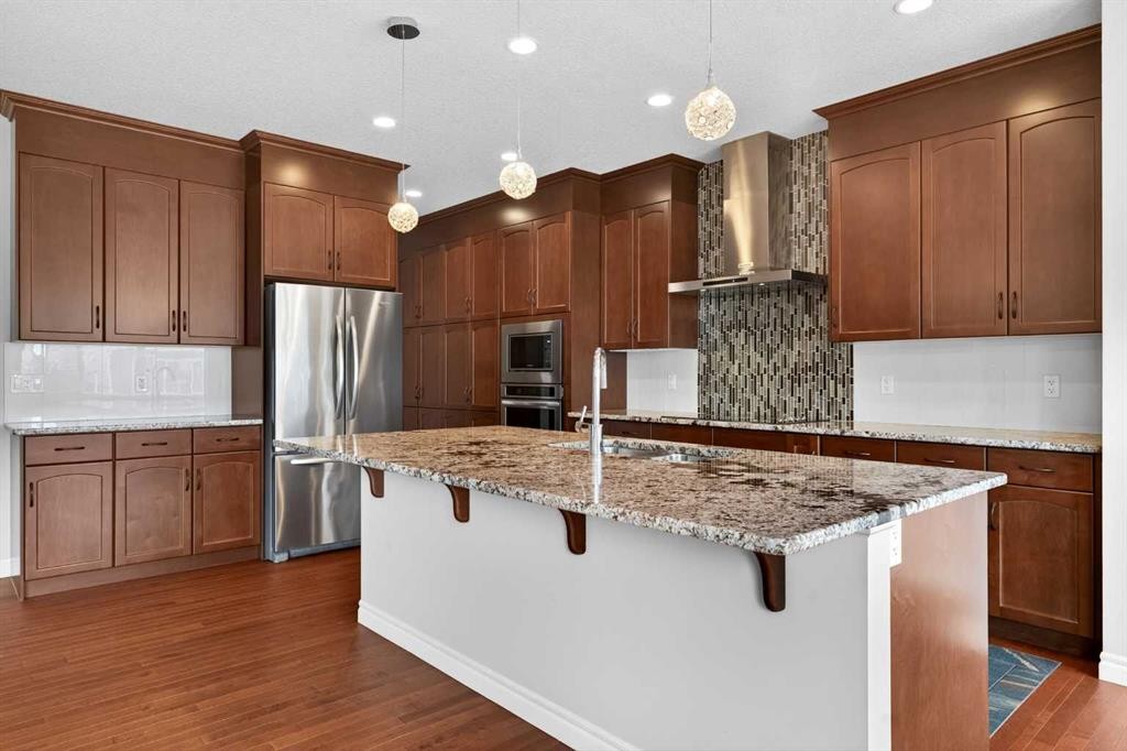 38 Evansfield Terrace Nw, Calgary, AB - Indoor Photo Showing Kitchen With Stainless Steel Kitchen With Upgraded Kitchen