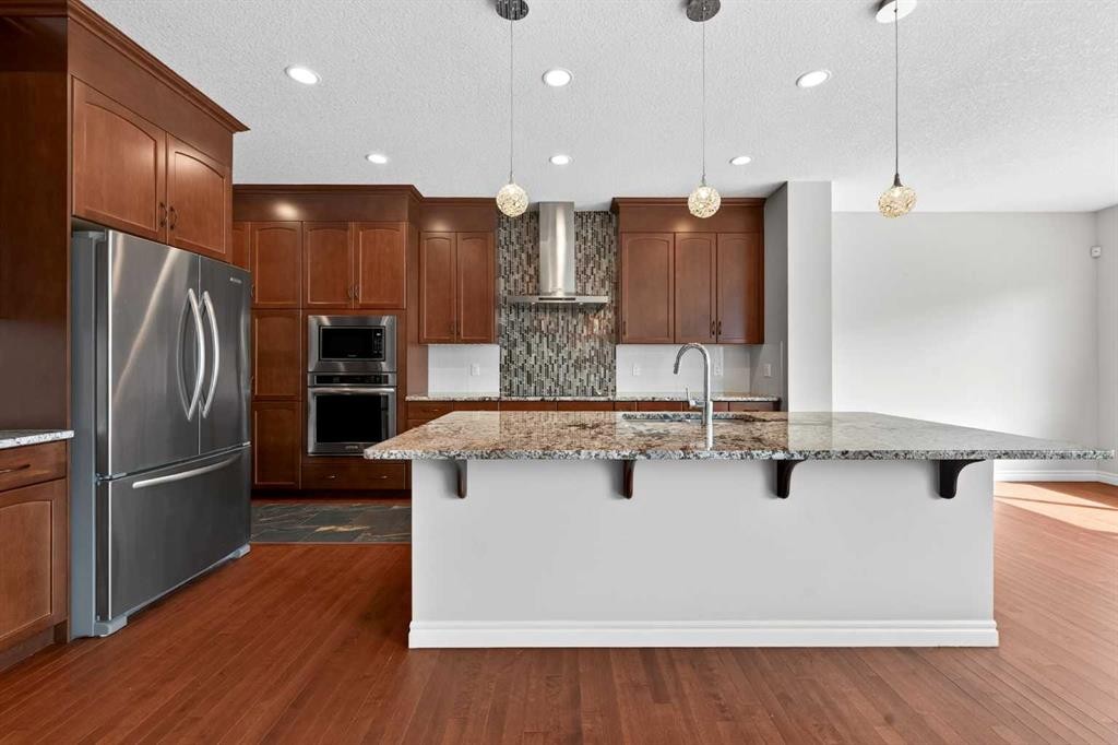 38 Evansfield Terrace Nw, Calgary, AB - Indoor Photo Showing Kitchen With Stainless Steel Kitchen With Upgraded Kitchen