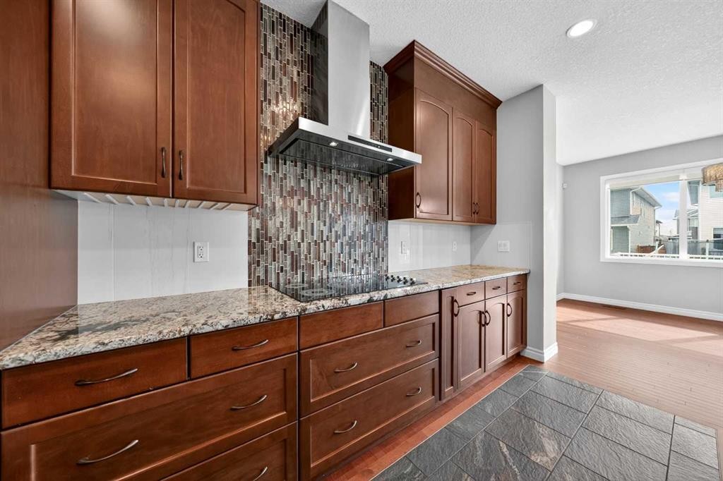 38 Evansfield Terrace Nw, Calgary, AB - Indoor Photo Showing Kitchen