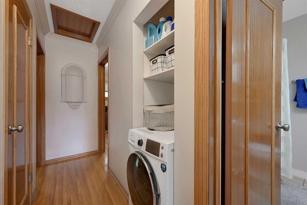 1415 Rosehill Drive Nw, Calgary, AB - Indoor Photo Showing Laundry Room