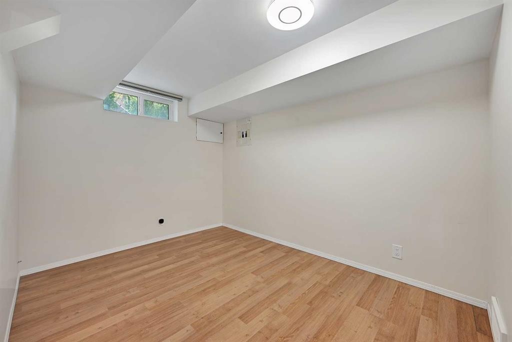 1415 Rosehill Drive Nw, Calgary, AB - Indoor Photo Showing Other Room
