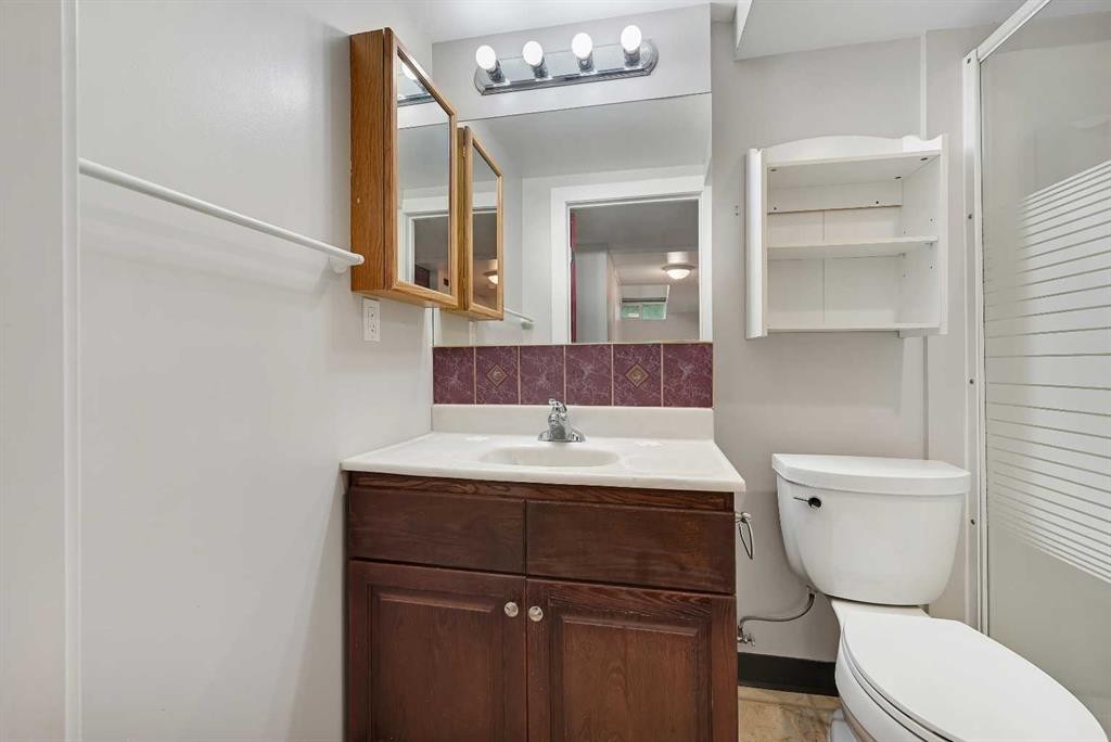 1415 Rosehill Drive Nw, Calgary, AB - Indoor Photo Showing Bathroom