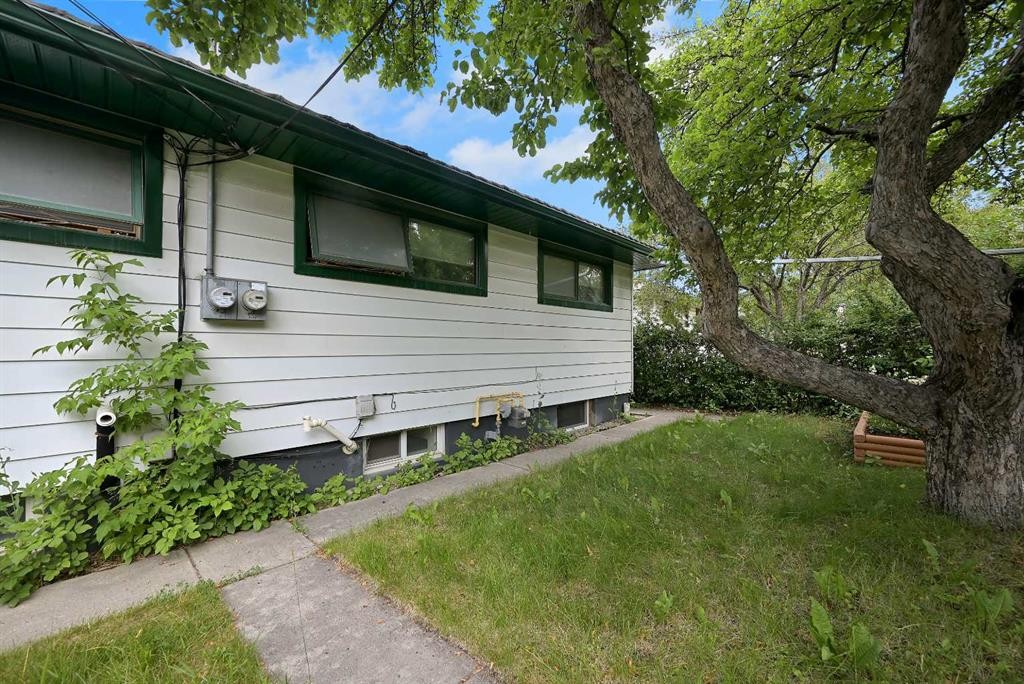 1415 Rosehill Drive Nw, Calgary, AB - Outdoor With Exterior