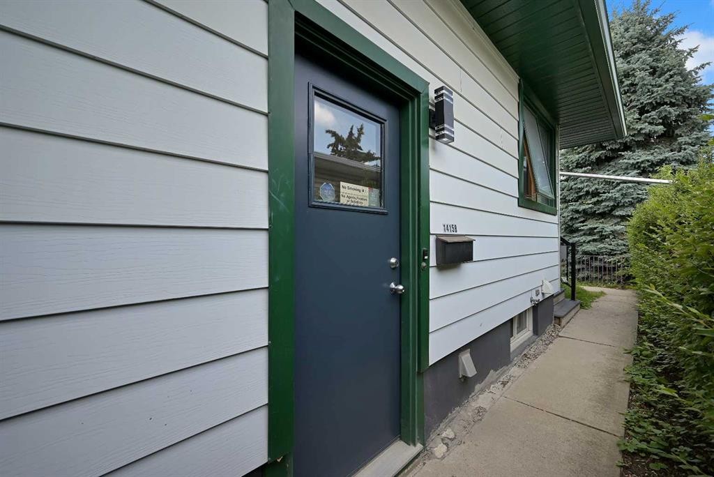 1415 Rosehill Drive Nw, Calgary, AB - Outdoor With Exterior