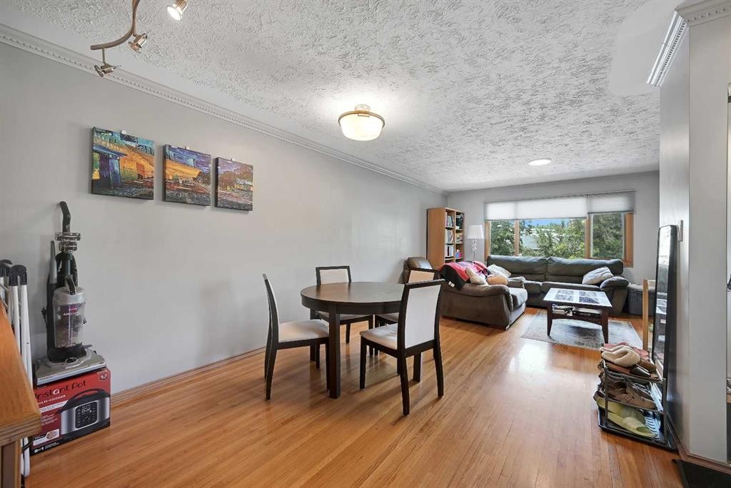1415 Rosehill Drive Nw, Calgary, AB - Indoor Photo Showing Dining Room
