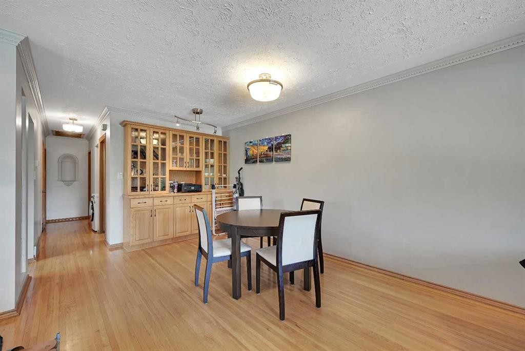 1415 Rosehill Drive Nw, Calgary, AB - Indoor Photo Showing Dining Room