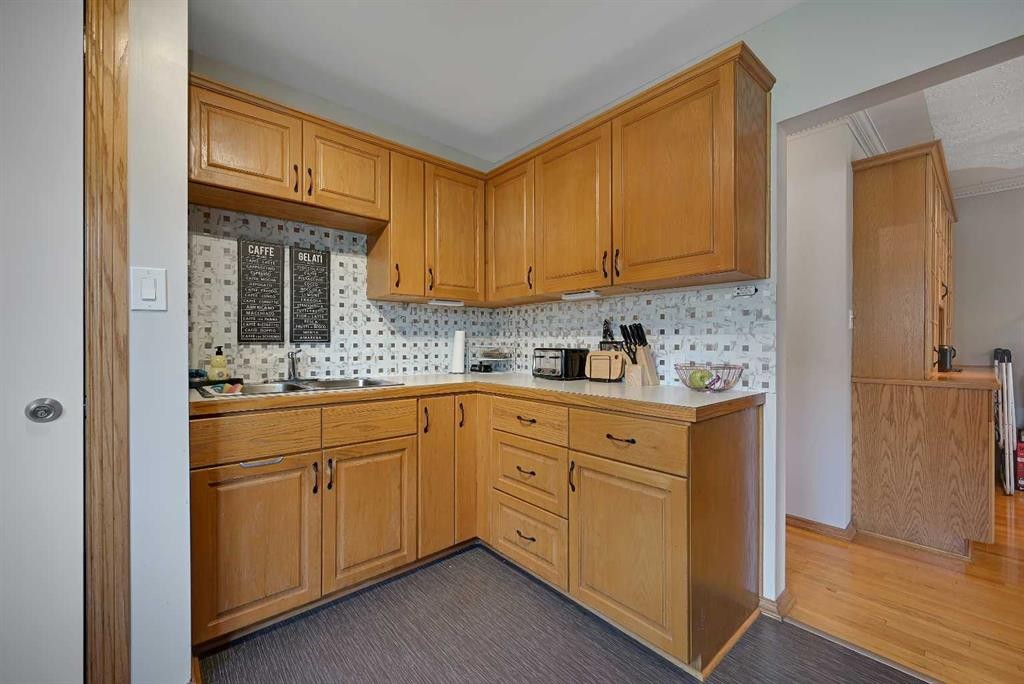 1415 Rosehill Drive Nw, Calgary, AB - Indoor Photo Showing Kitchen With Double Sink