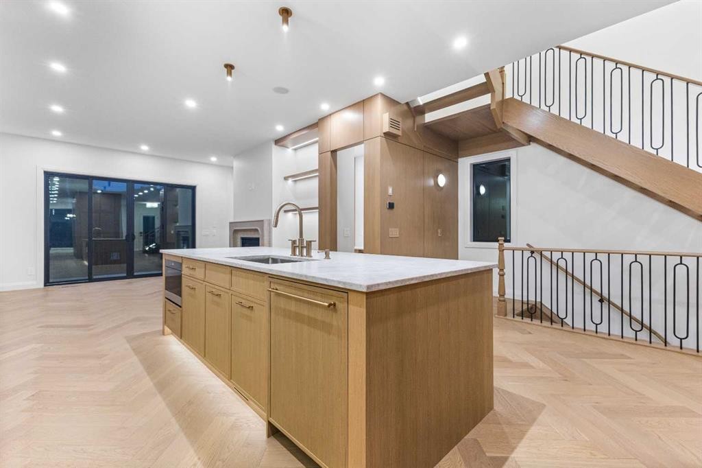 730 25 Avenue Nw, Calgary, AB - Indoor Photo Showing Kitchen