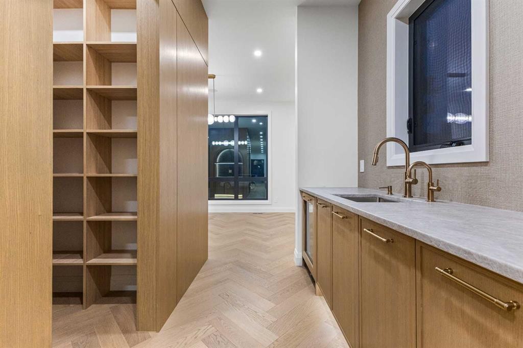 730 25 Avenue Nw, Calgary, AB - Indoor