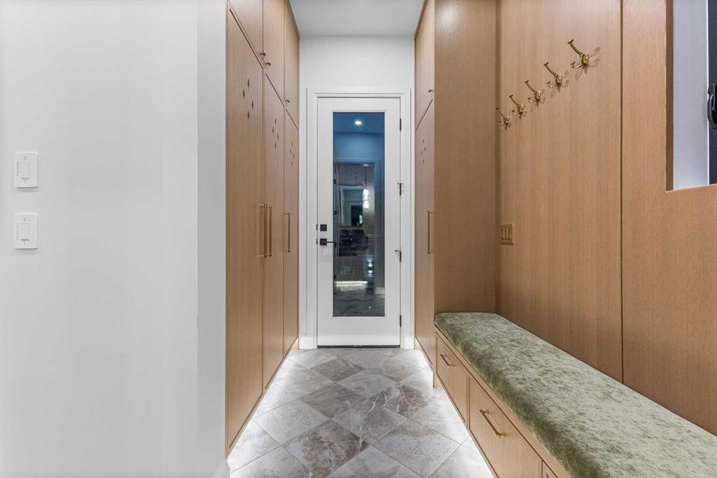 730 25 Avenue Nw, Calgary, AB - Indoor Photo Showing Other Room