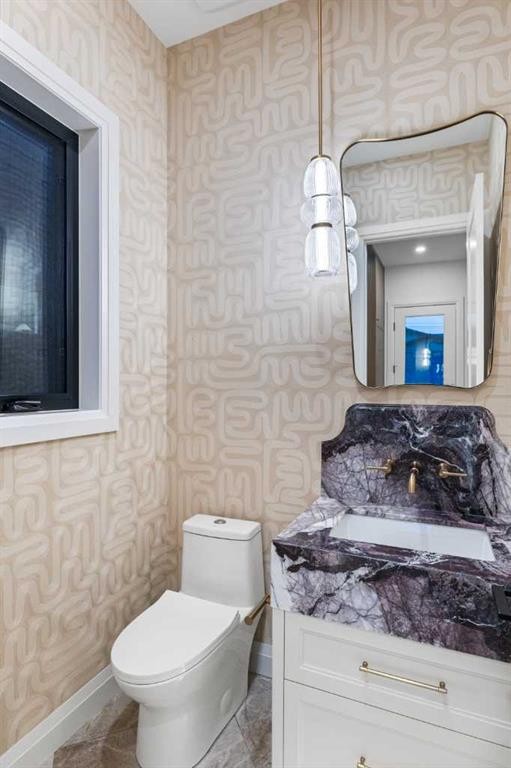 730 25 Avenue Nw, Calgary, AB - Indoor Photo Showing Bathroom