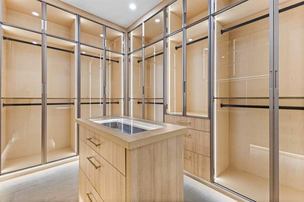 730 25 Avenue Nw, Calgary, AB - Indoor