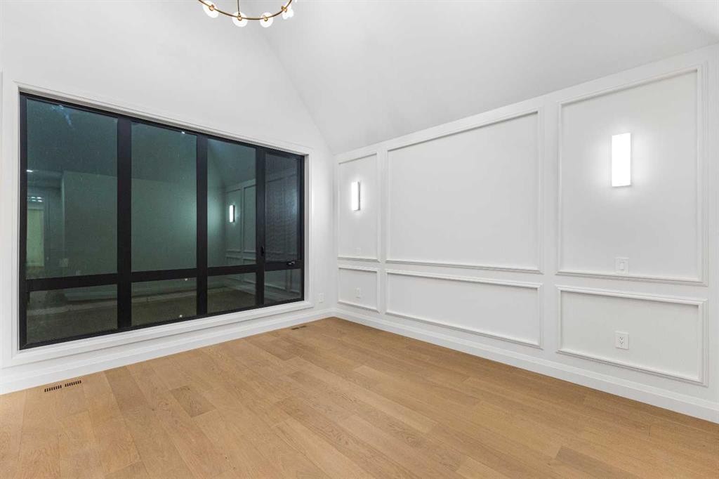 730 25 Avenue Nw, Calgary, AB - Indoor Photo Showing Other Room