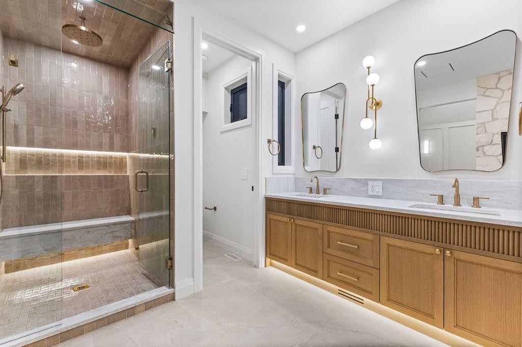 730 25 Avenue Nw, Calgary, AB - Indoor Photo Showing Bathroom