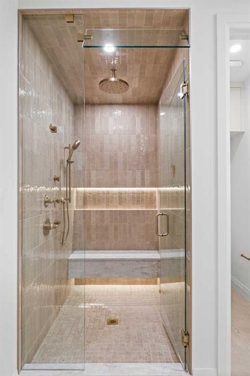 730 25 Avenue Nw, Calgary, AB - Indoor Photo Showing Bathroom