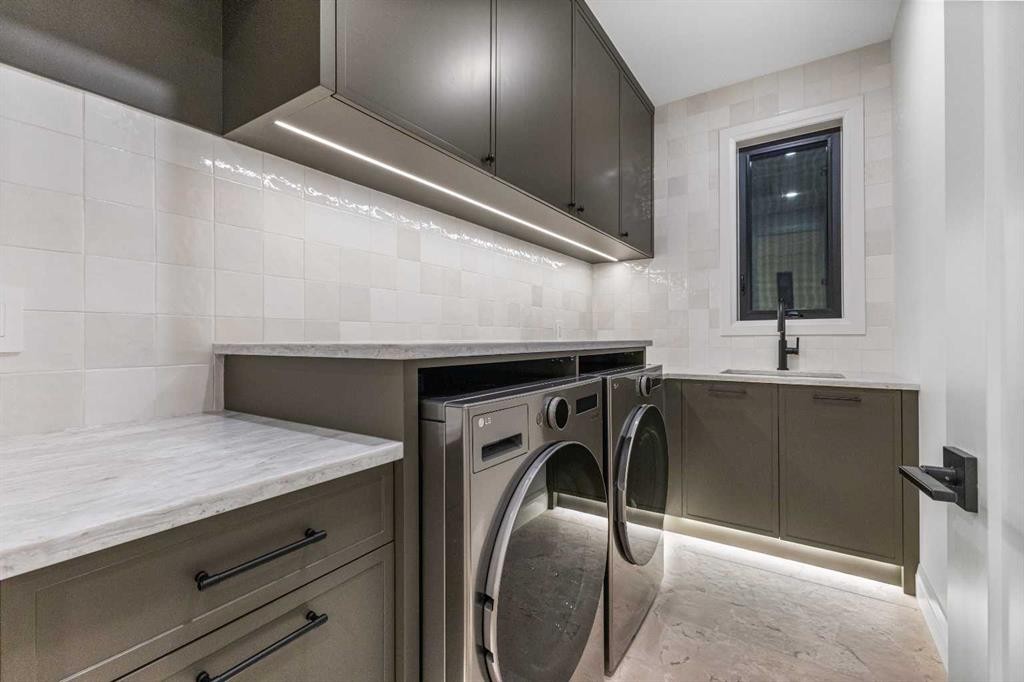 730 25 Avenue Nw, Calgary, AB - Indoor Photo Showing Laundry Room