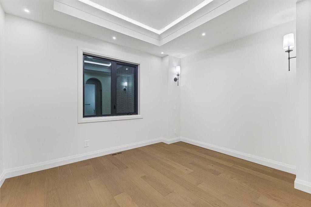 730 25 Avenue Nw, Calgary, AB - Indoor Photo Showing Other Room