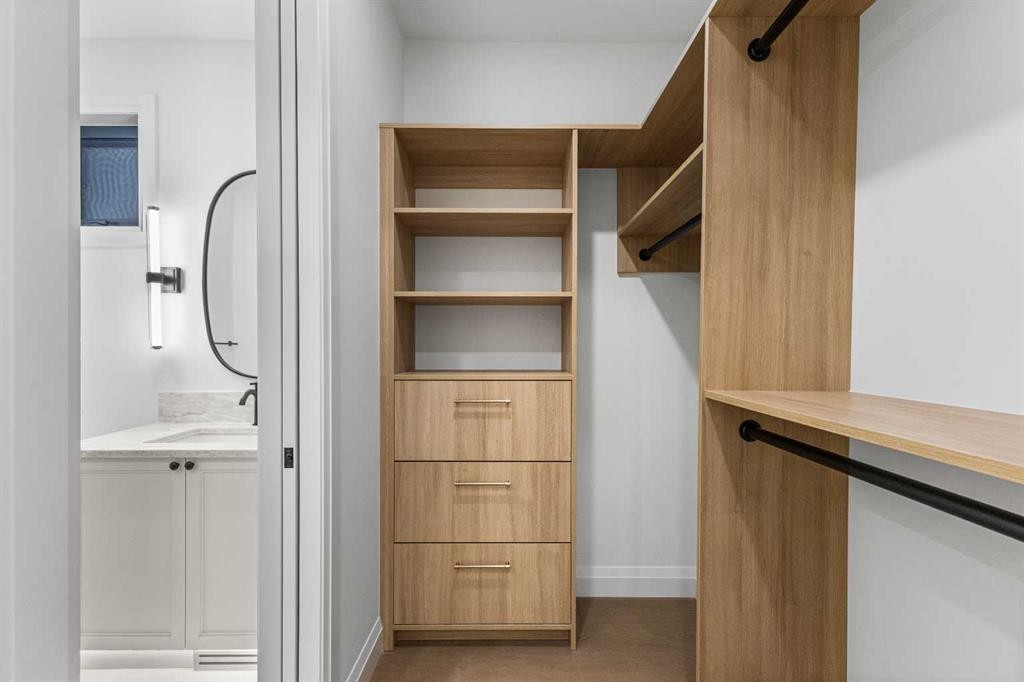 730 25 Avenue Nw, Calgary, AB - Indoor Photo Showing Laundry Room