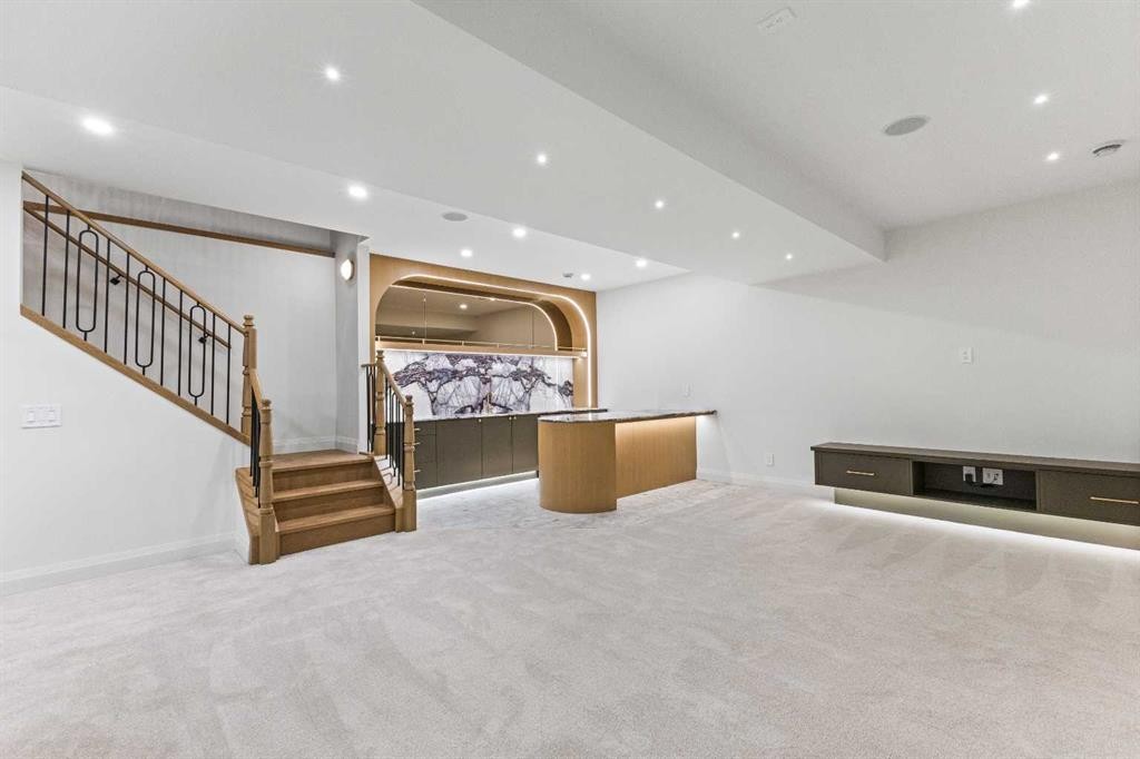 730 25 Avenue Nw, Calgary, AB - Indoor Photo Showing Other Room