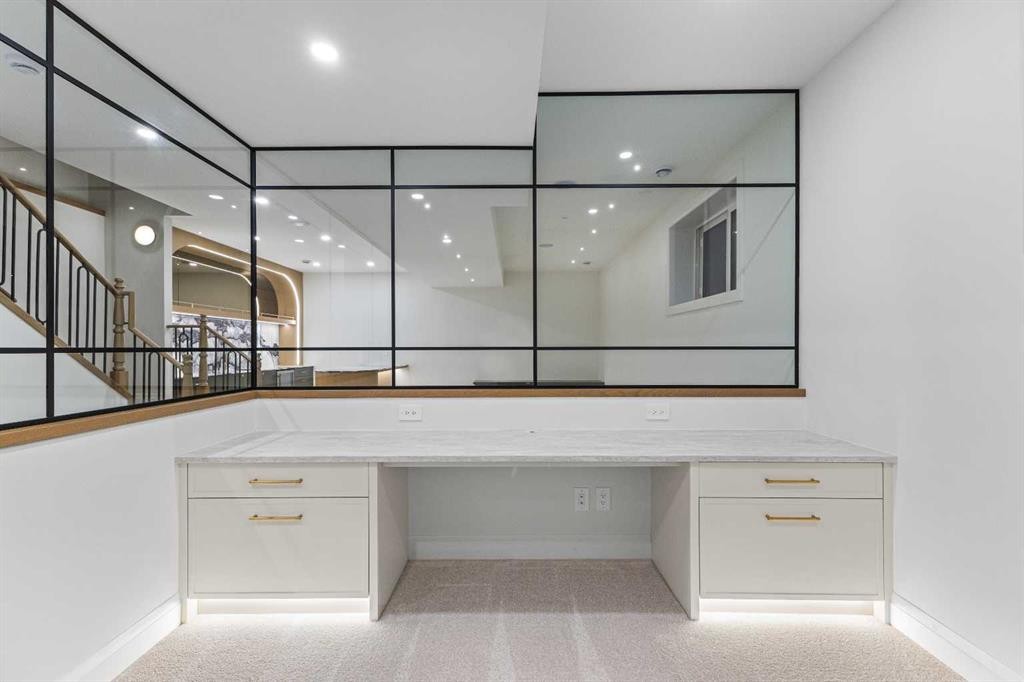 730 25 Avenue Nw, Calgary, AB - Indoor Photo Showing Other Room