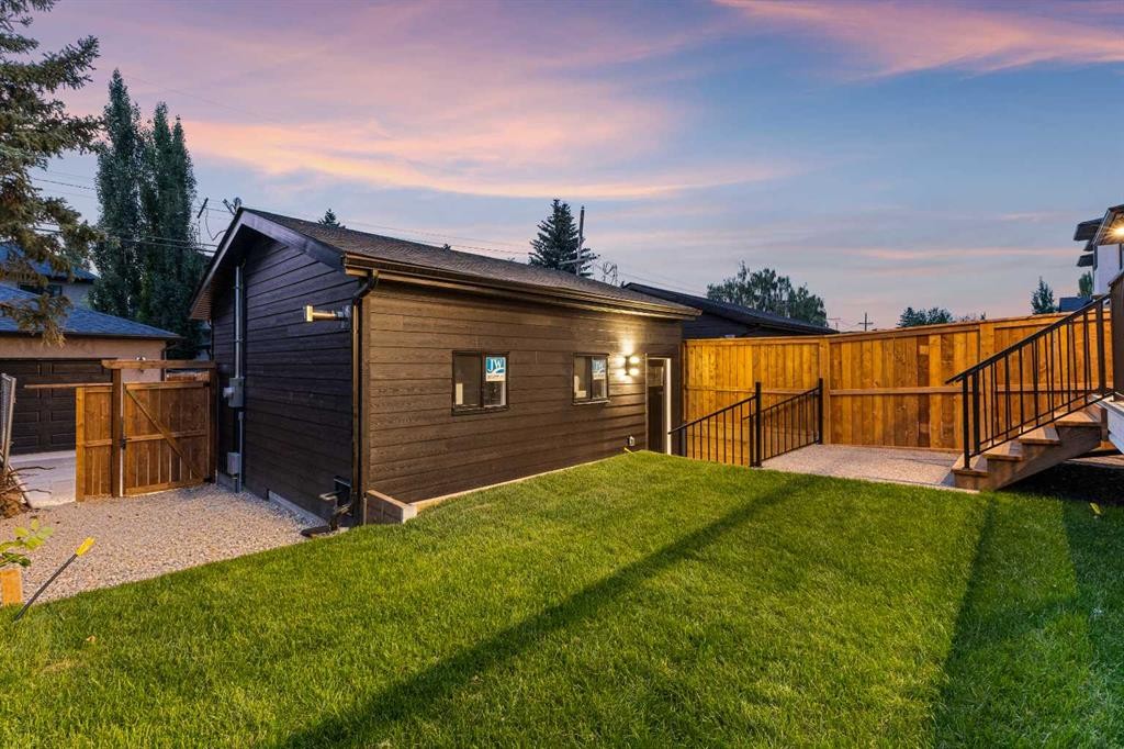 730 25 Avenue Nw, Calgary, AB - Outdoor