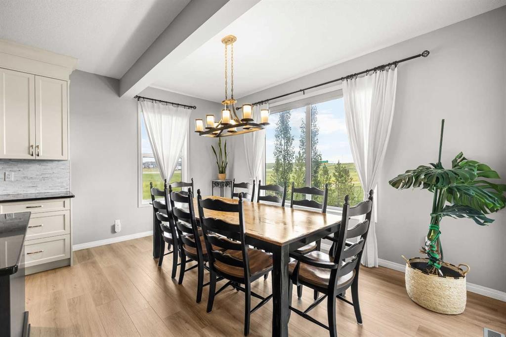 208 Panton Road Nw, Calgary, AB - Indoor Photo Showing Dining Room