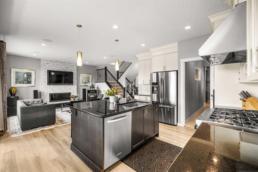 208 Panton Road Nw, Calgary, AB - Indoor Photo Showing Kitchen With Stainless Steel Kitchen With Upgraded Kitchen