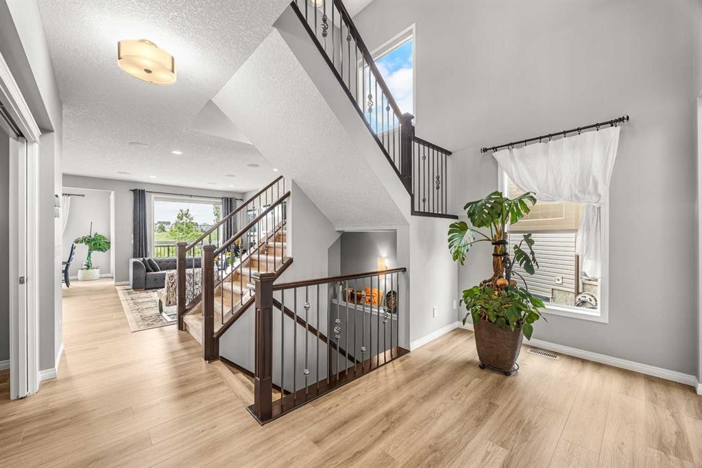 208 Panton Road Nw, Calgary, AB - Indoor Photo Showing Other Room