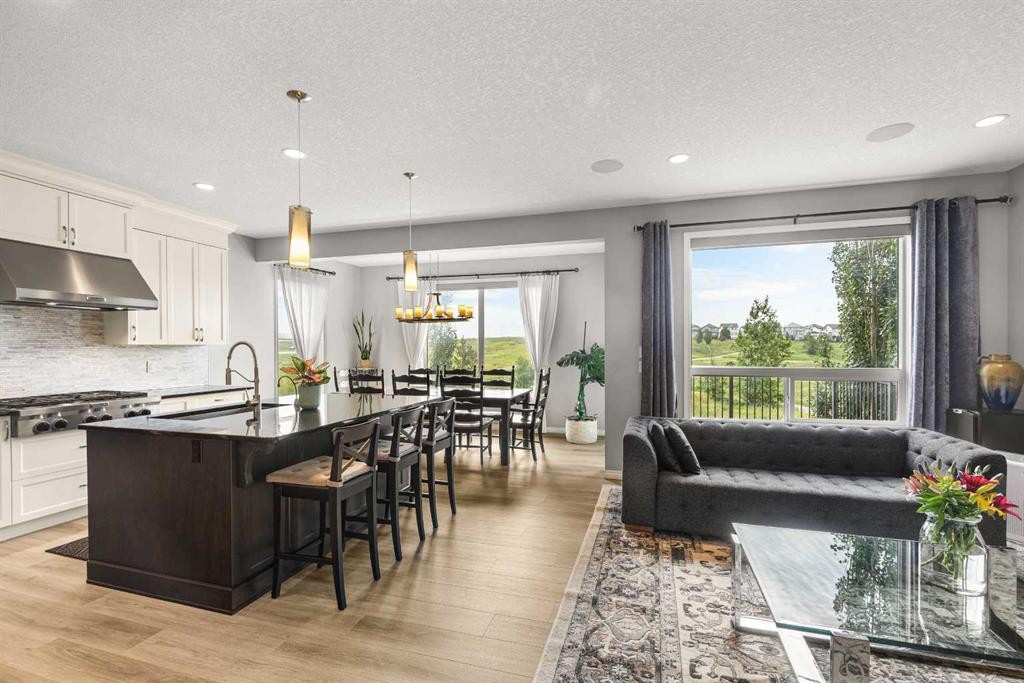 208 Panton Road Nw, Calgary, AB - Indoor Photo Showing Other Room