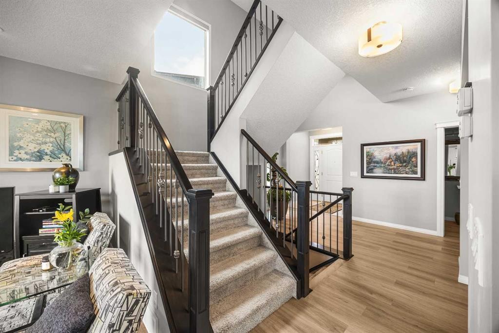 208 Panton Road Nw, Calgary, AB - Indoor Photo Showing Other Room