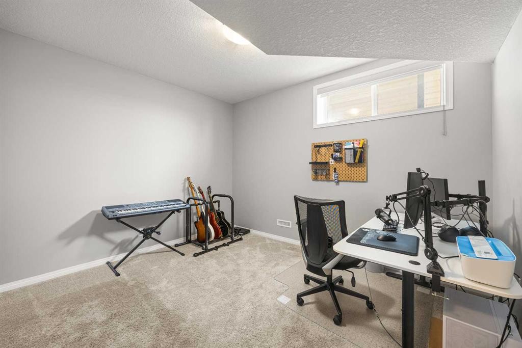 208 Panton Road Nw, Calgary, AB - Indoor Photo Showing Office