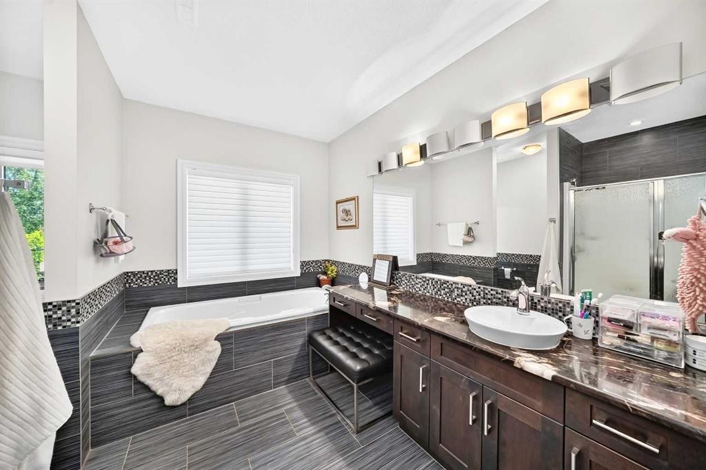 116 Panatella Rise Nw, Calgary, AB - Indoor Photo Showing Bathroom
