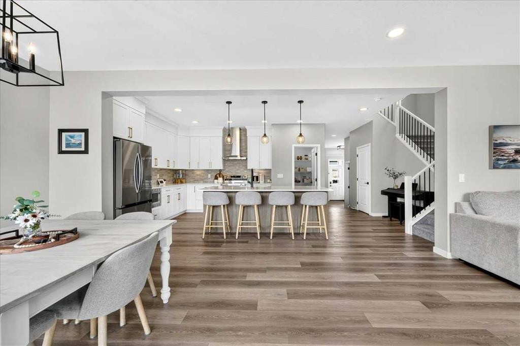 421 Magnolia Way Se, Calgary, AB - Indoor Photo Showing Dining Room