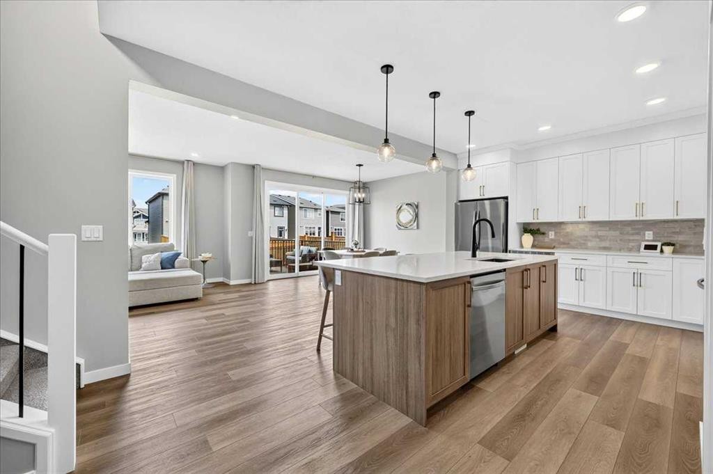 421 Magnolia Way Se, Calgary, AB - Indoor Photo Showing Kitchen With Upgraded Kitchen
