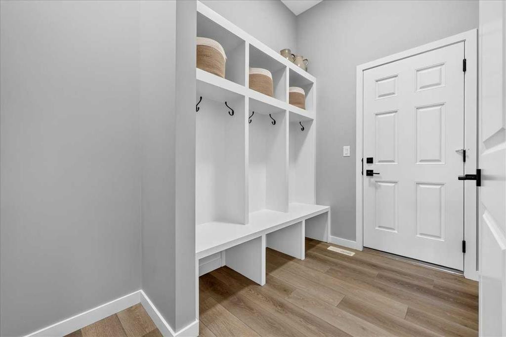 421 Magnolia Way Se, Calgary, AB - Indoor