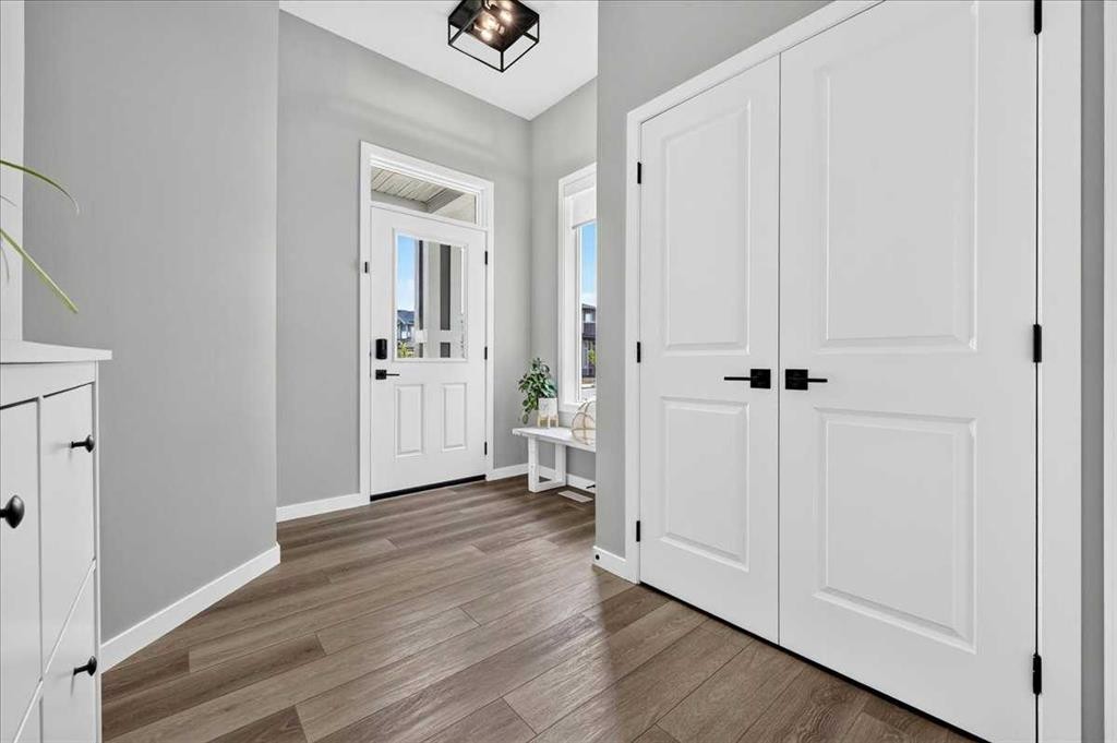 421 Magnolia Way Se, Calgary, AB - Indoor Photo Showing Other Room