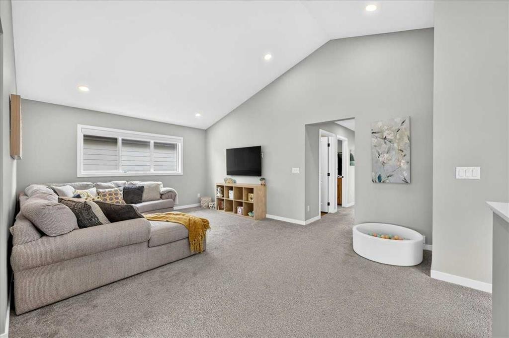 421 Magnolia Way Se, Calgary, AB - Indoor