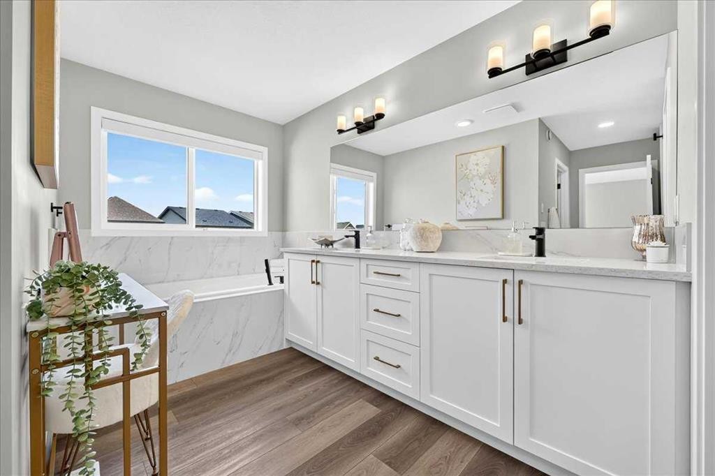 421 Magnolia Way Se, Calgary, AB - Indoor Photo Showing Bathroom
