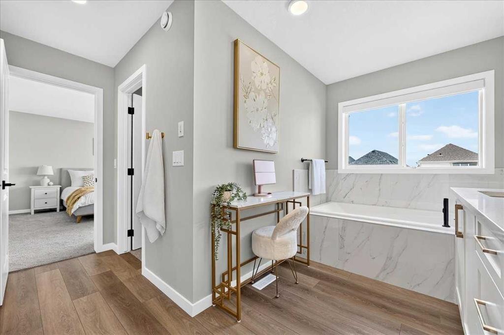 421 Magnolia Way Se, Calgary, AB - Indoor