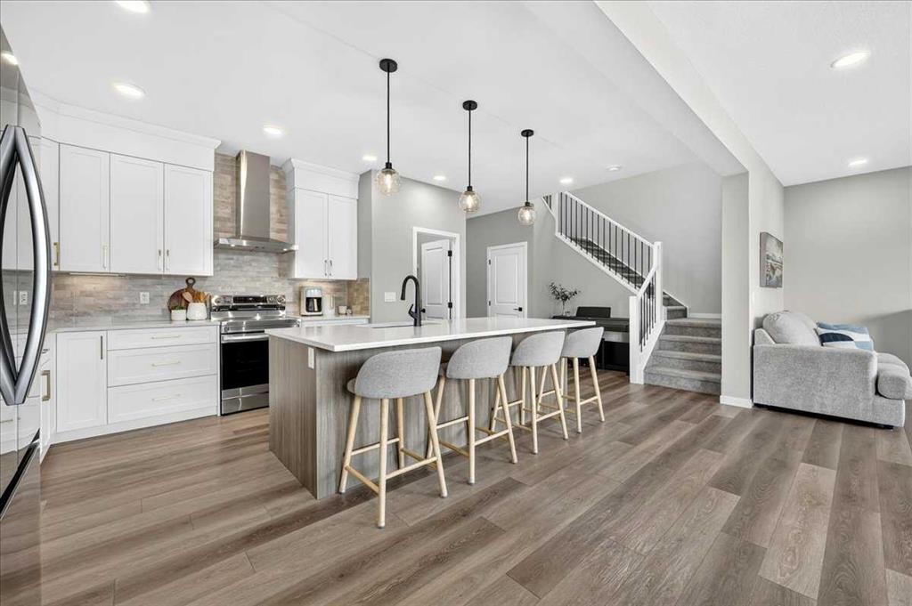 421 Magnolia Way Se, Calgary, AB - Indoor Photo Showing Kitchen With Upgraded Kitchen