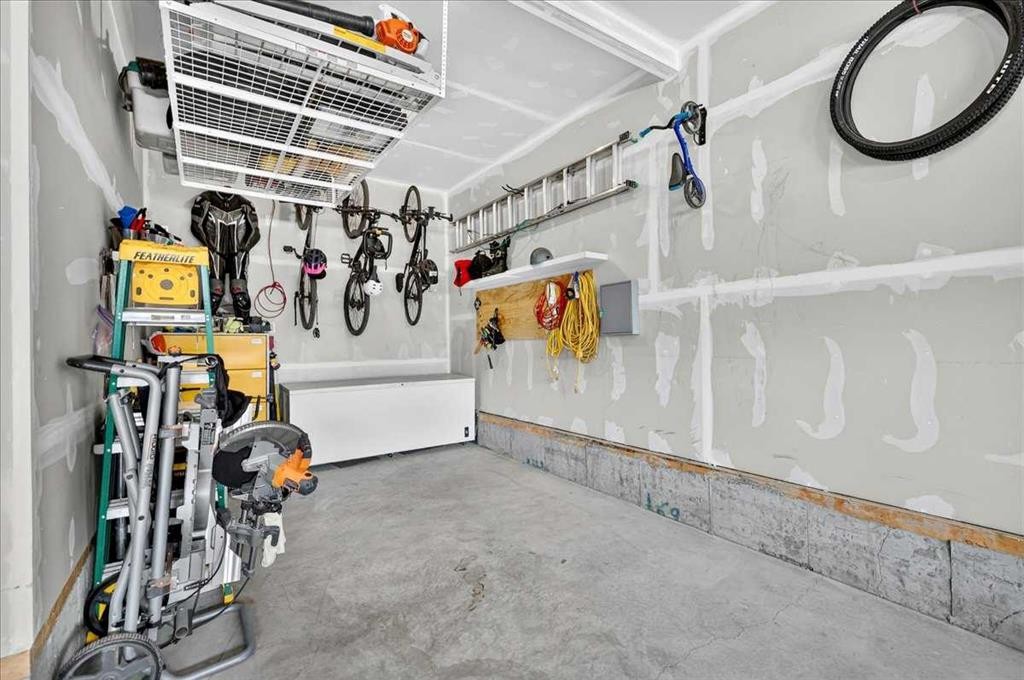 421 Magnolia Way Se, Calgary, AB - Indoor Photo Showing Other Room