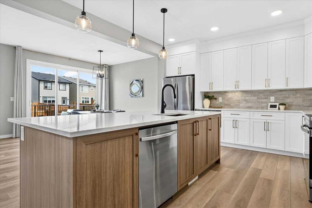 421 Magnolia Way Se, Calgary, AB - Indoor Photo Showing Kitchen With Upgraded Kitchen